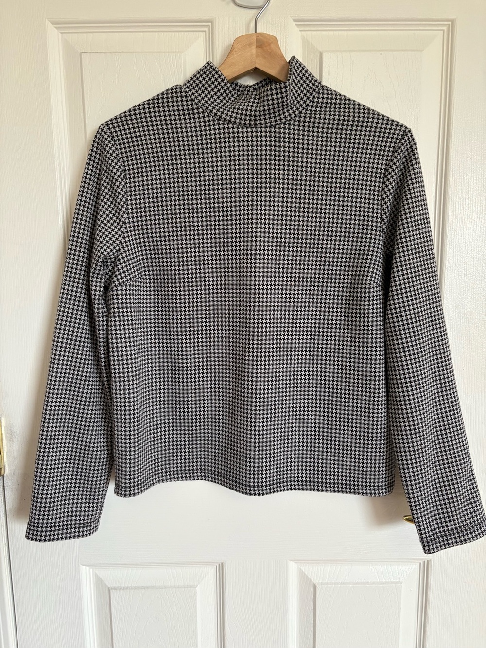 ❣️2/$15 ARDENE Black & Whiten Houndstooth Mock Neck Top